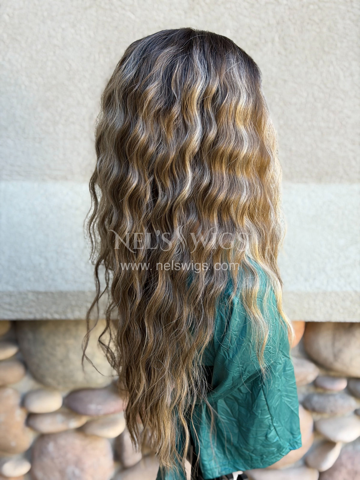 Ocean 05 - 26” - Soft Brunette with Neutral Blonde Highlights