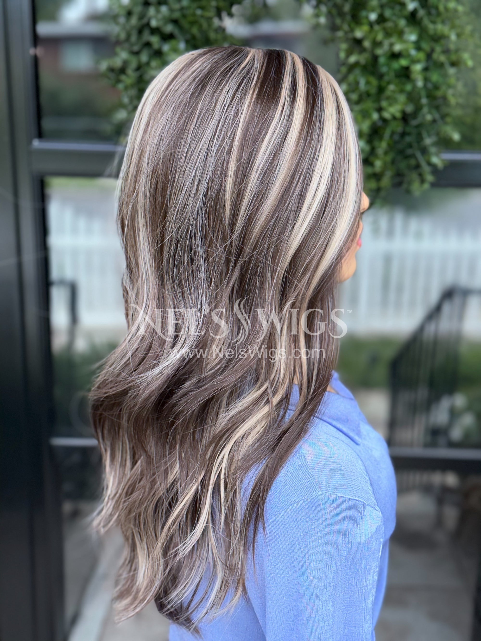 Bella - Ligfht Brinette with Highlights